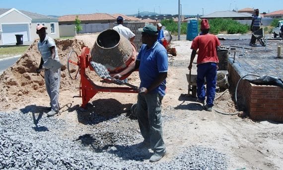 Fabricação De Concreto Na Obra Com Betoneira Para Estrutura De Concreto